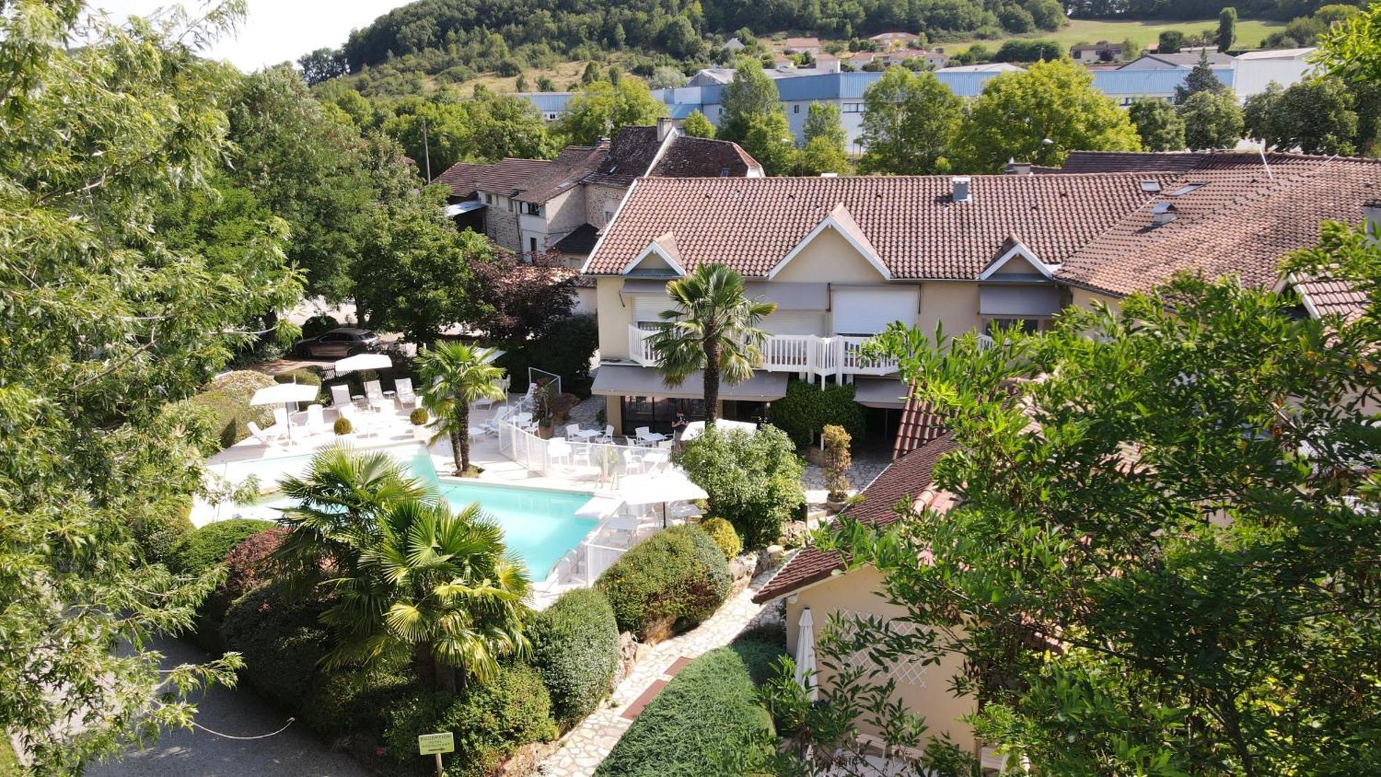 Logis Hotel - Restaurant - Spa - Le Relais De Farrou Villefranche-de-Rouergue Bagian luar foto