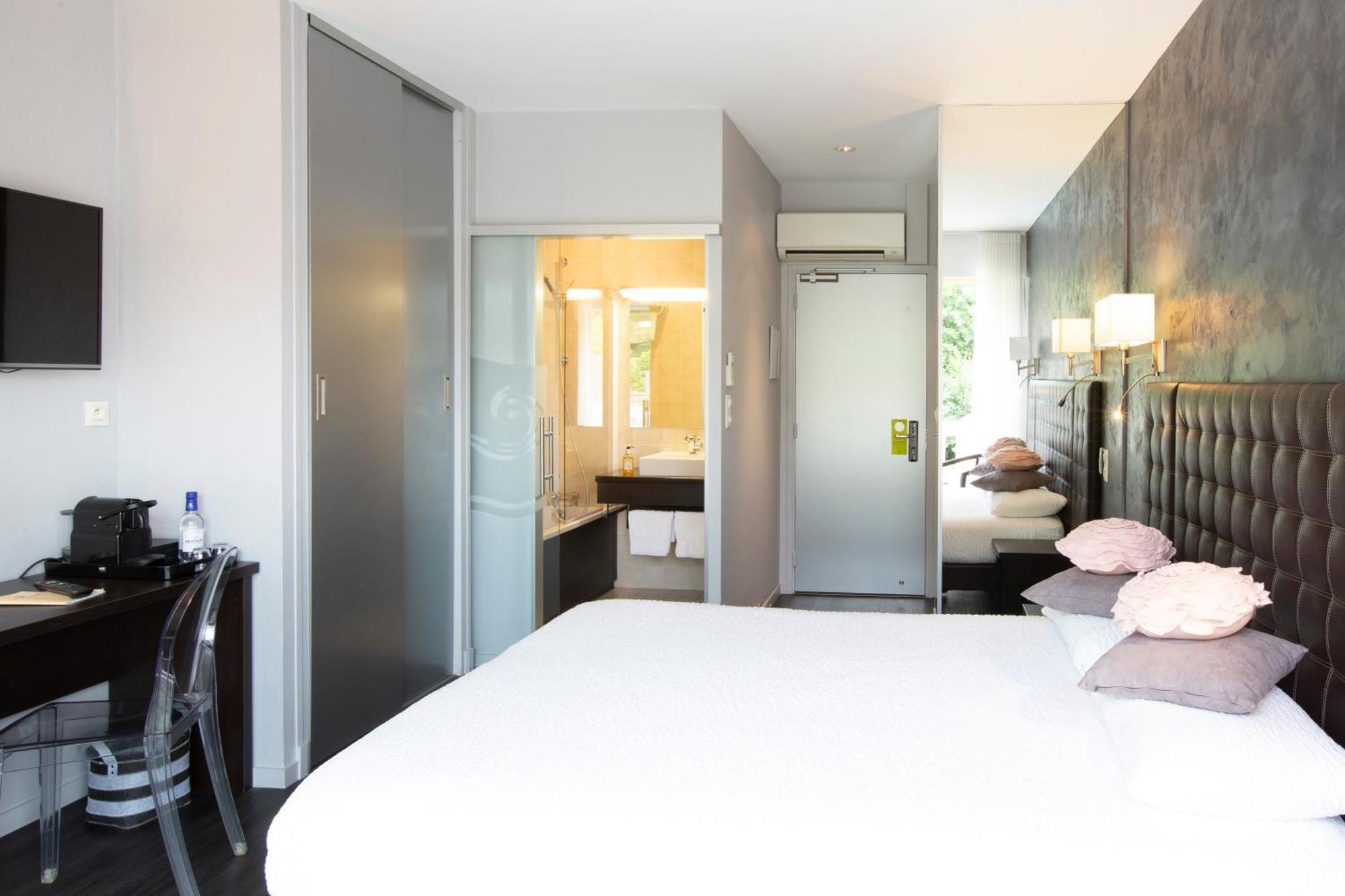 Logis Hotel - Restaurant - Spa - Le Relais De Farrou Villefranche-de-Rouergue Bagian luar foto