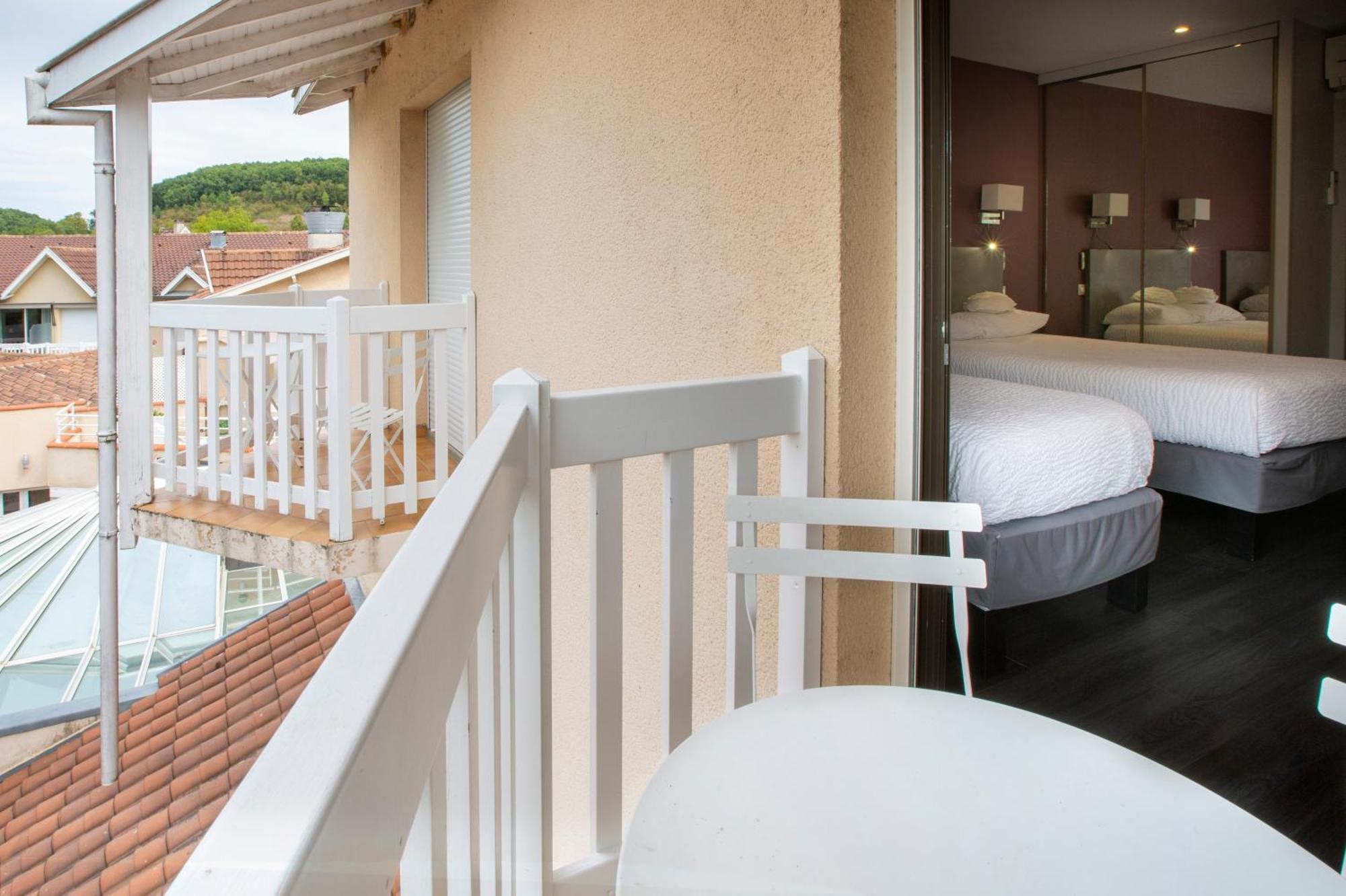 Logis Hotel - Restaurant - Spa - Le Relais De Farrou Villefranche-de-Rouergue Bagian luar foto